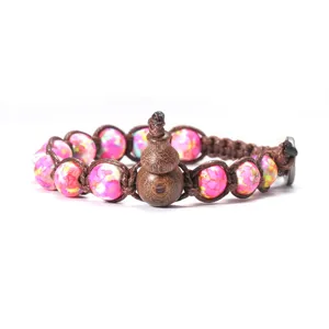 Bracelet tressé à la main en bois de gourde avec perles colorées, bijou ethnique unique.