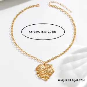 French retro hammered heart pendant necklace, elegant gold clavicle chain fashion jewelry.