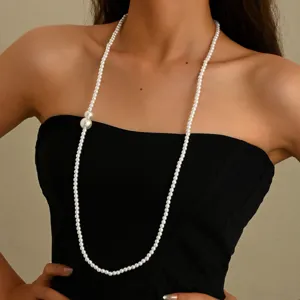 Lunga collana di perle asimmetrica per donna, davvero raffinato ed elegante gioiello.