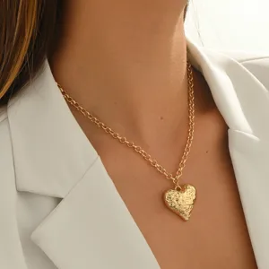 French vintage textured gold heart pendant necklace for women fashion clavicle chain jewelry