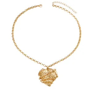 French vintage hammered heart pendant necklace for women, stylish gold clavicle chain jewelry.