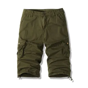 Men's military green casual cargo 3/4 shorts with pockets, ideal for outdoor sports.