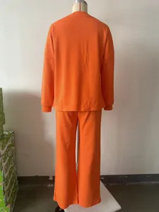 Set di duẹ pezzi casual in maglia waffle con top a maniche lunghe e pantaloni arancioni.