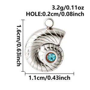Détail pendentif coquillage en acier, cristal bleu, spécifications de taille et poids.
