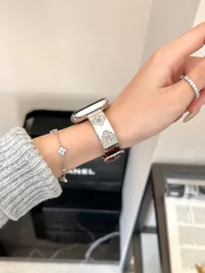 Luxus Klee Metall Leder Uhrenarmband kompatibel mit Apple Watch Serie Ultra SE
