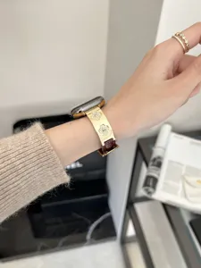 Ersatzarmband mit Kleeblatt Strass Design kompatibel fur Apple Watch Uhren.