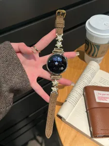 Bracelet de montre en velours côtelé étoile perle vue détaillée pour montre connectée.