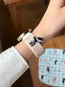 Bracelet de montre connectée en nylon tissé de rechange avec broderie chat et charm mignon.