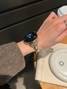 Bracelet de montre en métal perles étoile élégant compatible avec Apple Watch vue de détail