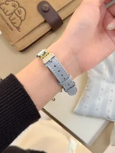 Hellblaue Jeans-Uhrenarmband mit süßem Hundemotiv, kompatibel mit verschiedenen Smartwatches.