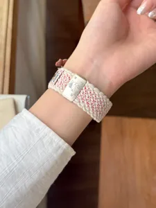 Bracelet de montre en nylon tissé de rechange compatible avec montre connectée, élégant et confortable.