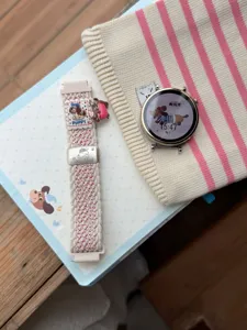 Bracelet de montre en nylon tressé pour smartwatch, lanière rose blanche avec chiot.