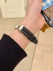 Ersatzarmband aus Jeansleder mit niedlichem Cartoon-Hund-Anhänger für Smartwatch Fitnessarmband