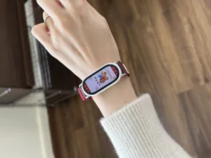 Rode nylon magnetische band voor fitness tracker, comfortabel dagelijks gebruik detailweergave.