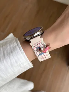 Bracelet de montre connectée en nylon tissé de rechange avec charm chiot et patch dessin animé.