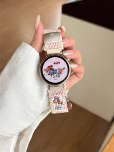 Bracelet de montre en nylon tissé avec charm chiot mignon et connecteur, confortable.