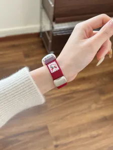Rode geweven magnetische horlogeband als vervanging, comfortabel dagelijks accessoire voor u.