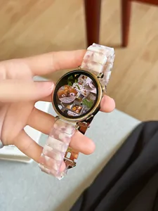 Nahaufnahme des rosa Marmor-Harz-Uhrenarmbands Detail passend für Huawei Smartwatch.