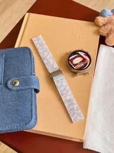 Weißes Harz Uhrenarmband Ersatz, stilvolles atmungsaktives Gliederarmband für Smartwatch Zubehör.