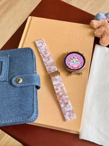 Rosa Harz Ersatzarmband kompatibel mit Smartwatch, stilvolles und leichtes Accessoire.