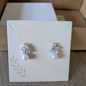 Elegante oorknopjes met parel en zirkonia voor vrouwen, stijlvolle mode sieraden cadeau accessoire.