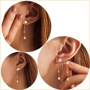 Eleganti orecchini lunghi di perle con design floreale, ideali per banchetti e moda.