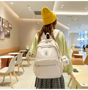 Zaino monocolore minimalista per donne e studenti, leggero e casual per viaggi quotidiani.