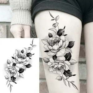 Adesivo per tatuaggio di rosa floreale nero e grigio per l'arte corporea delle gambe.