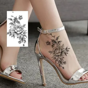 Adesivo per tatuaggio temporaneo impermeabile con elegante design di fiore di rosa.