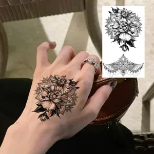 Sticker tatouage temporaire mandala floral pour la main et le corps, élégant design noir.
