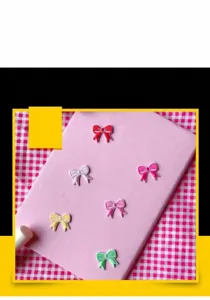 Vue détaillée de patchs nœud brodés colorés, parfaits pour la réparation et déco de vêtements.