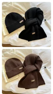 Gepflegtes Strickmuetze und Schal Set Winter warm einfarbig geraipptes zweiteiliges Outfit