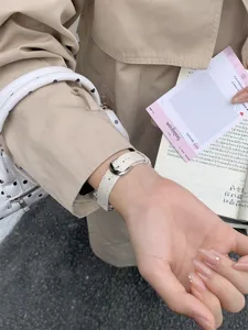 Cinturino per smartwatch in maglia a pois in stile coreano compatibile con vari marchi popolari.