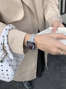 Grijs gebreid polkadot horlogebandje compatibel met Apple Watch stijlvolle vervanging