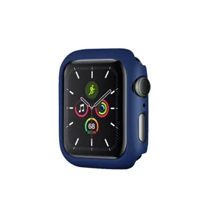 Nahaufnahme der matten Schutzhülle für Smartwatches, zeigt präzise Ausschnitte und ideale Passform.
