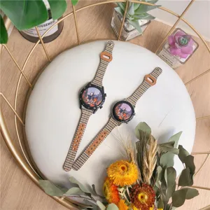 Λουράκι smartwatch από καμβά και δέρμα με μοτίβο houndstooth λεπτομέρεια κλασικού σχεδίου.