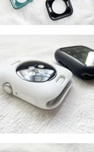 Weiche Silikon Schutzhülle für Apple Watch, Bumper Case Detailansicht mit präzisen Ausschnitten.