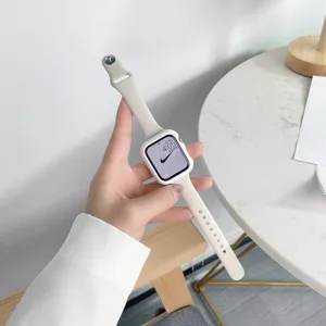 Cinturino di ricambio in silicone e custodia protettiva per Apple Watch, stile sportivo.