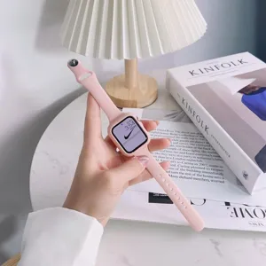 Cinturino di ricambio in silicone per smartwatch, elegante design rosa, morbido e confortevole.
