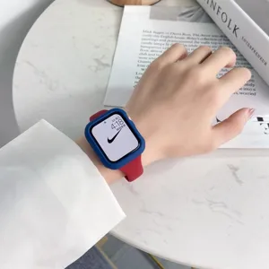 Cinturino di ricambio in silicone e custodia protettiva per Apple Watch in rosso e blu.