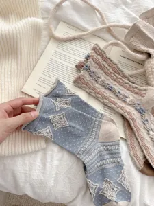 Chaussettes mi-mollet rétro à fleurs pour femmes, chaussettes vintage en coton doux.