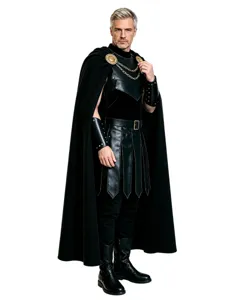 Set costume cosplay da guerriero romano con mantello nero armatura in pelle e dettagli oro.