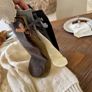Calze a metà polpaccio con fiocco carino da donna, design a costine in maglia, accogliente.