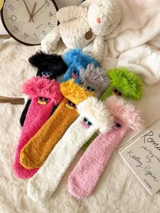Chaussettes douillettes et duveteuses femme, chaussettes d'hiver chaudes avec mignon design.