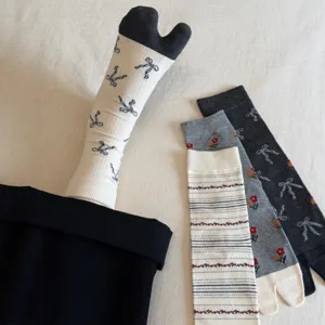 Damen Split Toe Tabi Socken retro Schleife Muster Mitte Wade Socken Fruehling Herbst