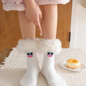 Chaussettes en polaire corail drôles et mignonnes pour femmes, douces et chaudes blanches.