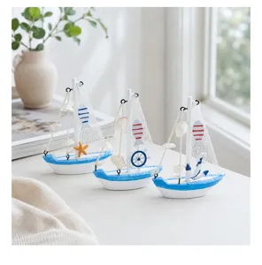 Miniatur Holzsegelboot Set, mediterrane Tischdeko, blaue und weiße nautische Handwerkskunst.