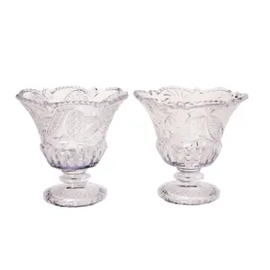Coupe à glace et dessert en verre transparent sur pied, design gaufré vintage.