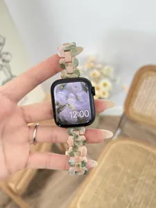 Ersatzarmband aus Harz mit Blütenkettengliedern, stilvolles Accessoire für Smartwatches.