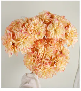 Bouquet de dahlias artificiels fleurs fausses pour mariage déco maison, bords brûlés.